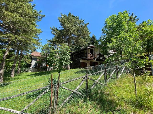 Casa indipendente in vendita a Bolognola