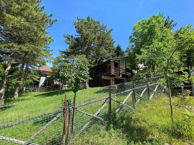 Casa indipendente in vendita a Bolognola