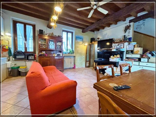 Casa indipendente in vendita a Bollate MI