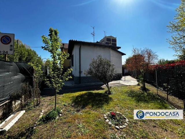 Casa indipendente in vendita a Bollate MI