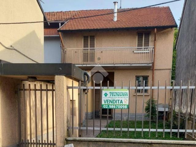 Casa indipendente in vendita a Bollate MI