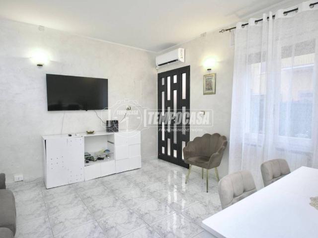 Casa indipendente in vendita a Bollate MI