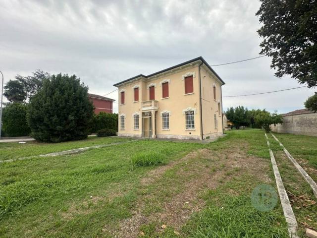 Casa indipendente in vendita a Bondeno FE