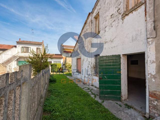 Casa indipendente in vendita a Bondeno FE