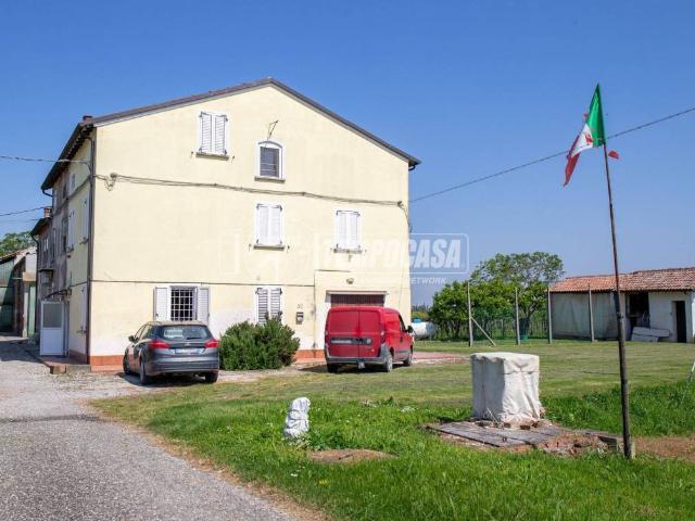 Casa indipendente in vendita a Bondeno FE