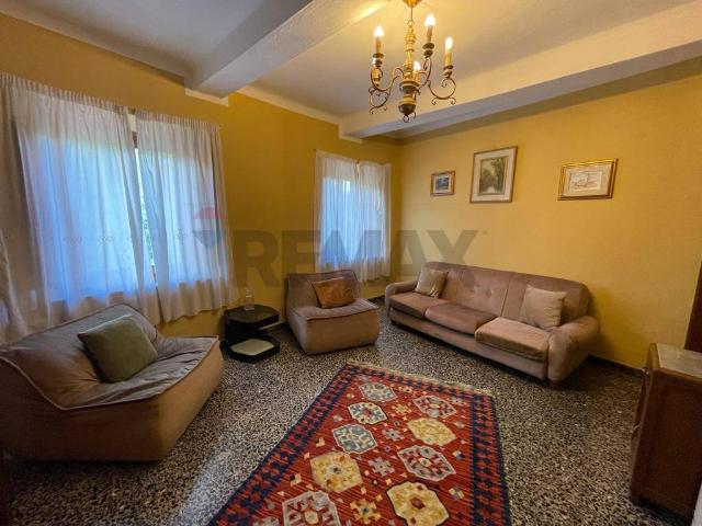 Casa Indipendente in vendita a Borgo a Mozzano, Gioviano
