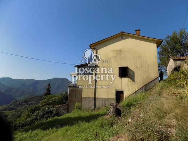 Casa indipendente in vendita a Borgo a Mozzano LU
