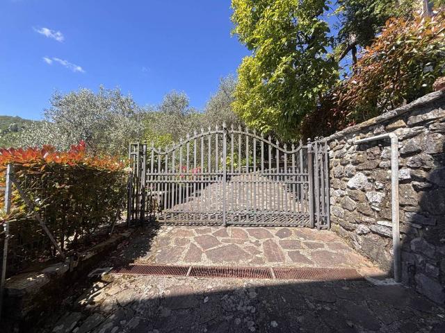 Casa indipendente in vendita a Borgo a Mozzano LU
