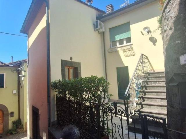 Casa indipendente in vendita a Borgo a Mozzano LU