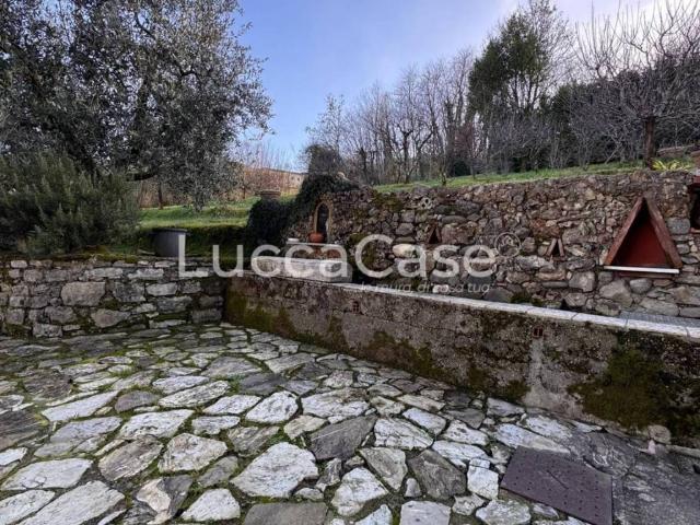 Casa indipendente in vendita a Borgo a Mozzano LU