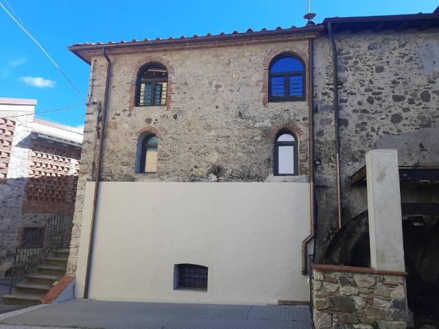 Casa indipendente in vendita a Borgo a Mozzano LU