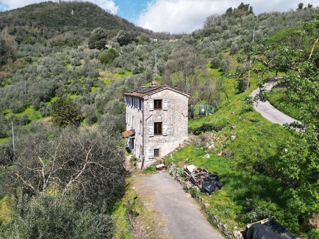 Casa indipendente in vendita a Borgo a Mozzano