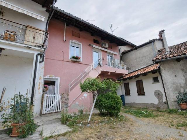 Casa indipendente in vendita a Borgo d'Ale VC