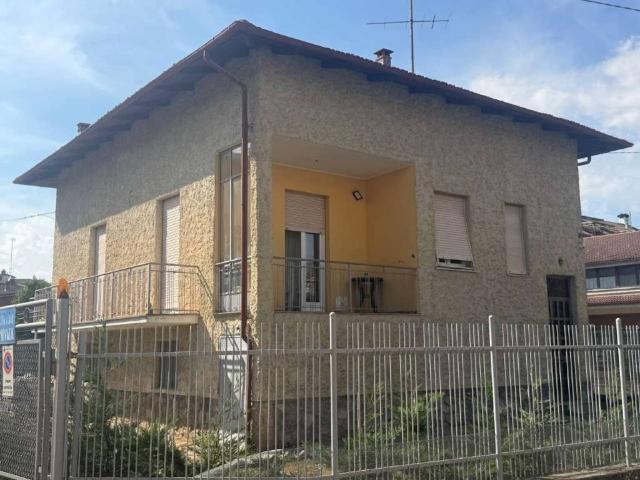 Casa indipendente in vendita a Borgo San Dalmazzo CN