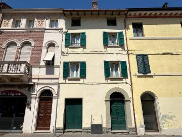 Casa indipendente in vendita a Borgo Tossignano BO
