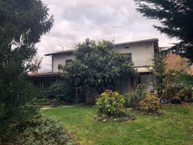 Casa indipendente in vendita a Borgo Val di Taro PR