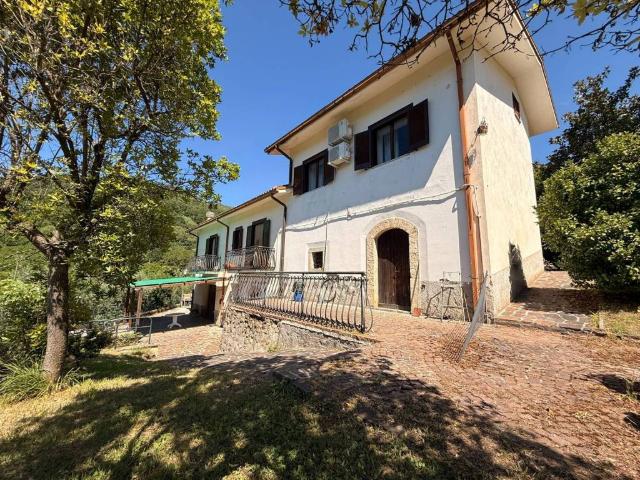 Casa indipendente in vendita a Borgo Velino RI