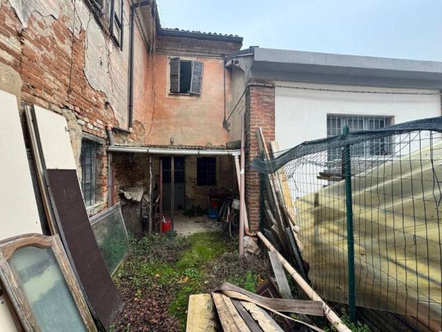 Casa indipendente in vendita a Borgonovo Val Tidone PC
