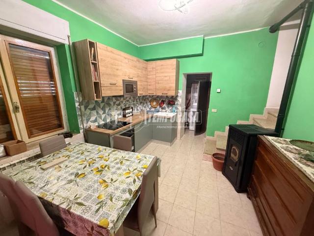 Casa indipendente in vendita a Borgonovo Val Tidone PC