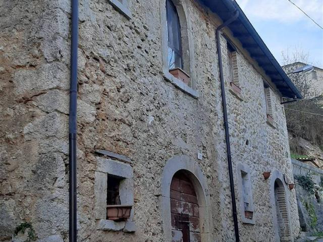 Casa indipendente in vendita a Borgorose RI