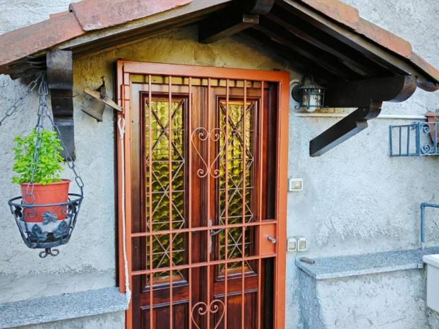 Casa indipendente in vendita a Borgosesia VC