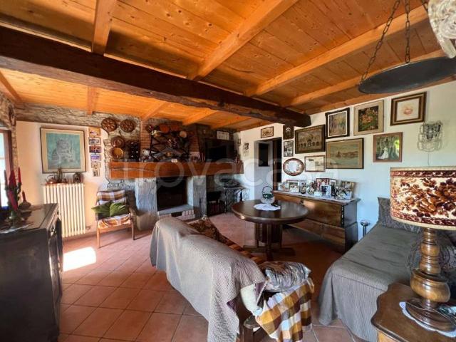 Casa indipendente in vendita a Bore via roma