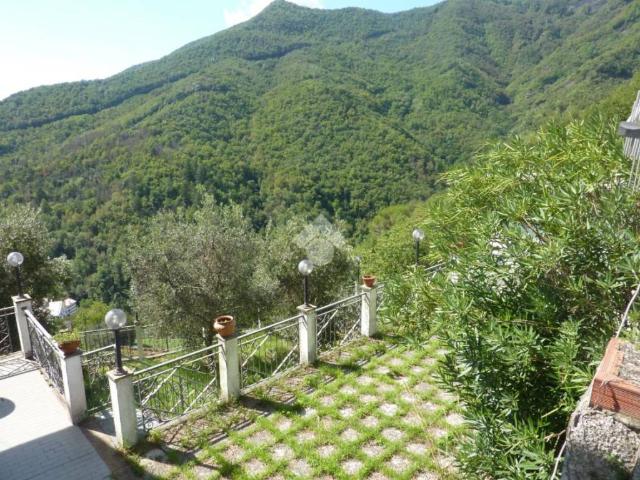 Casa indipendente in vendita a Borzonasca GE