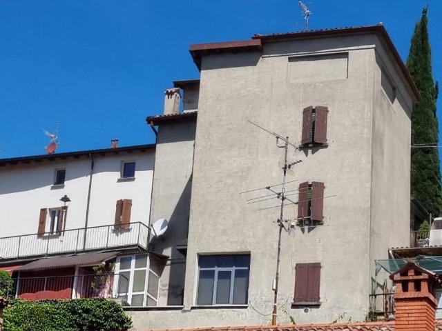 Casa indipendente in vendita a Bosisio Parini LC