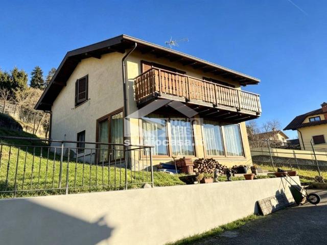 Casa indipendente in vendita a Bossico BG