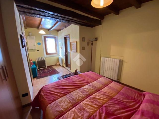 Casa indipendente in vendita a Bossico BG