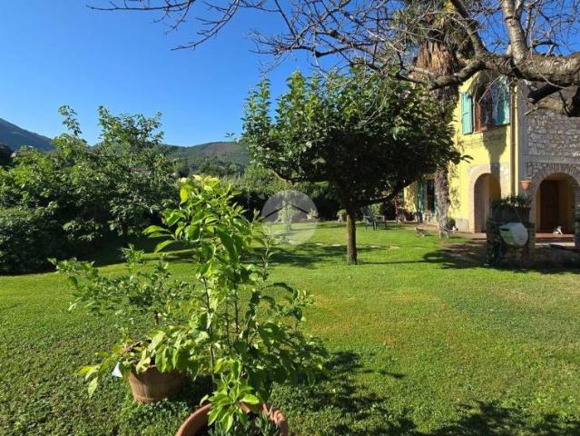 Casa indipendente in vendita a Bazzano Superiore, Spoleto
