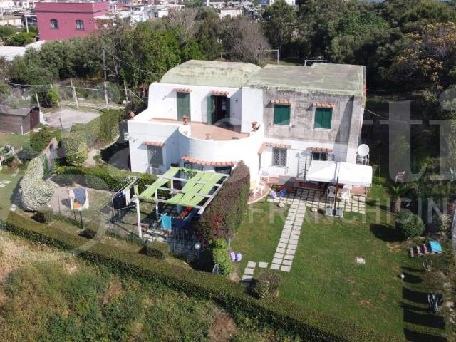 Casa indipendente in vendita a Bacoli