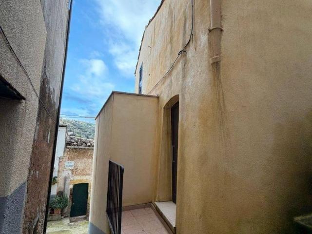 Casa indipendente in vendita a Badolato CZ