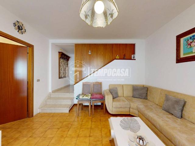 Casa indipendente in vendita a Bagnolo in Piano RE