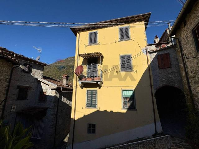 Casa indipendente in vendita a Bagni Di Lucca