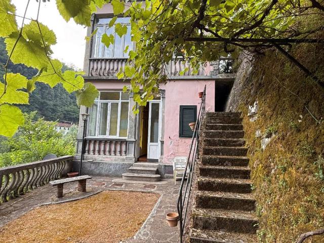 Casa indipendente in vendita a Bagni Di Lucca