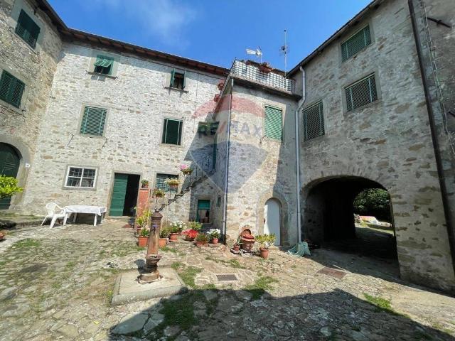 Casa indipendente in vendita a Bagni Di Lucca