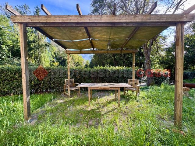 Casa indipendente in vendita a Bagni Di Lucca
