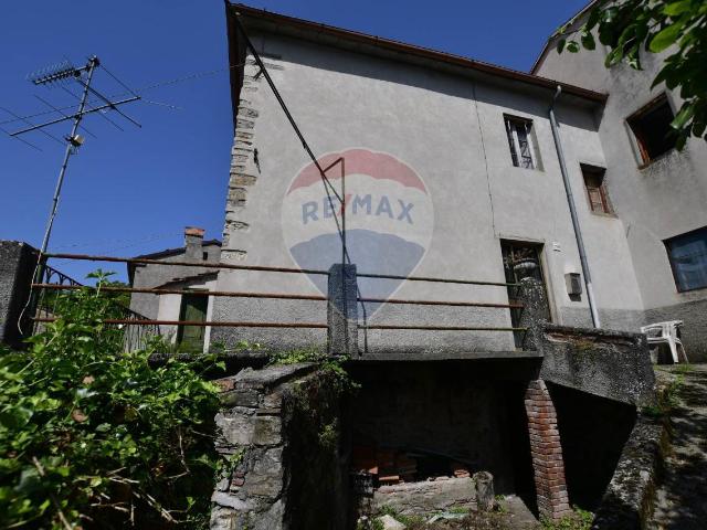Casa indipendente in vendita a Bagni Di Lucca