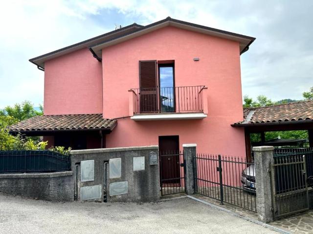 Casa indipendente in vendita a Bagni di Lucca LU