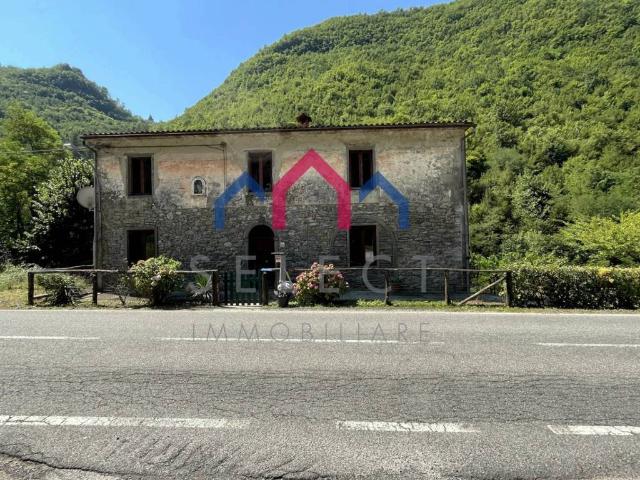 Casa indipendente in vendita a Bagni di Lucca LU