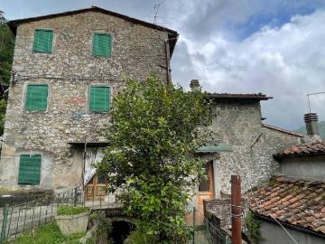 Casa indipendente in vendita a Bagni di Lucca LU
