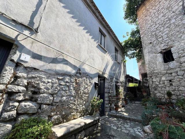 Casa indipendente in vendita a Baia e Latina CE