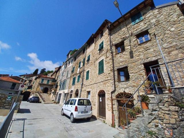 Casa indipendente in vendita a Bajardo IM