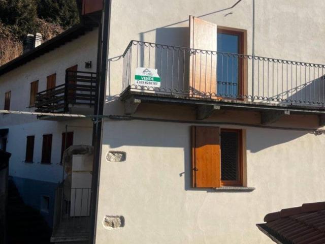 Casa indipendente in vendita a Ballabio LC