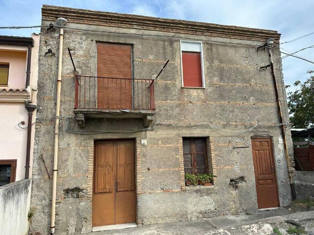 Casa indipendente in vendita a Barcellona Pozzo di Gotto ME