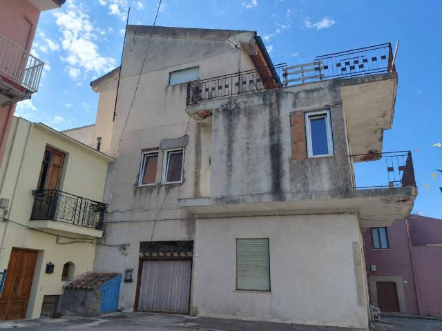 Casa indipendente in vendita a Barcellona Pozzo di Gotto ME