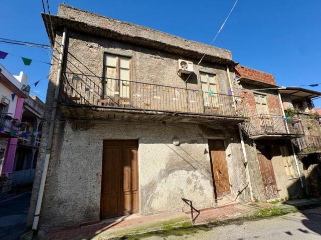 Casa indipendente in vendita a Barcellona Pozzo di Gotto ME