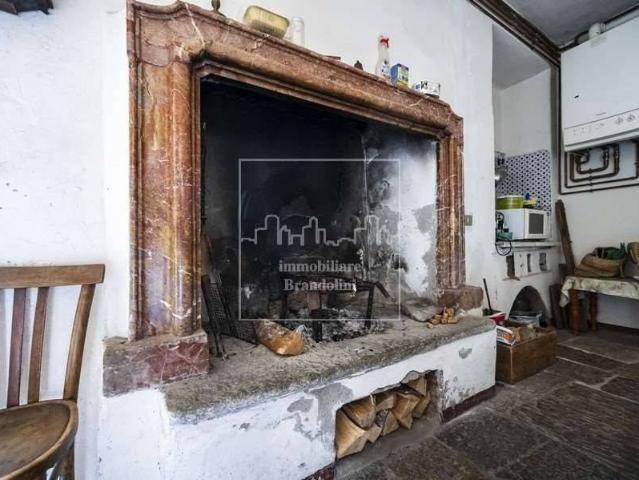 Casa indipendente in vendita a Barasso VA