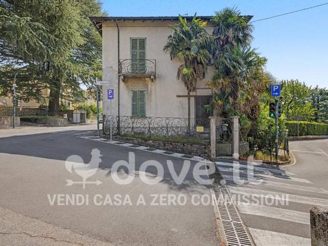 Casa indipendente in vendita a Barasso VA